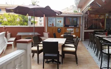 Vista Al Puerto Aparthotel *